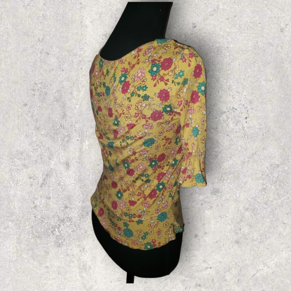💖Aeropostal Yellow Floral Tee (Size XS) - Picture 8 of 14